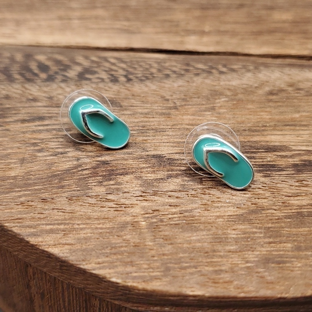 E667 august summer fun flip flops earrings